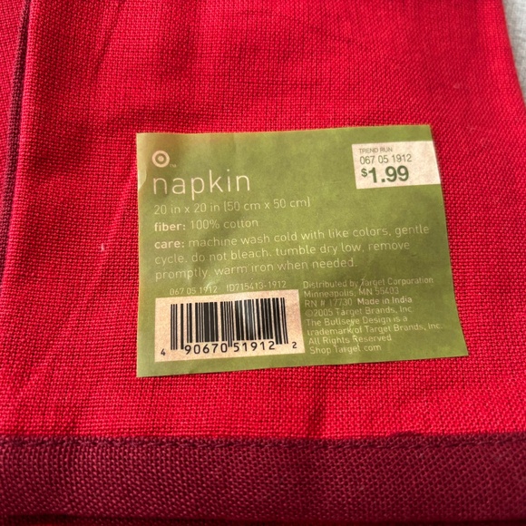 NWT Classic Red Napkins With Contrasting Red Trim 100% Cotton Set of 4 - Picture 4 of 4